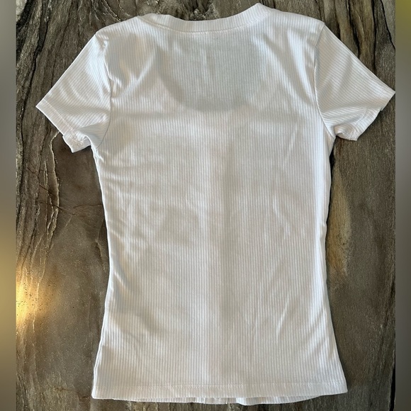 Aeropostale XS White Ribbed T-Shirt 5 Button Placket - Picture 4 of 14